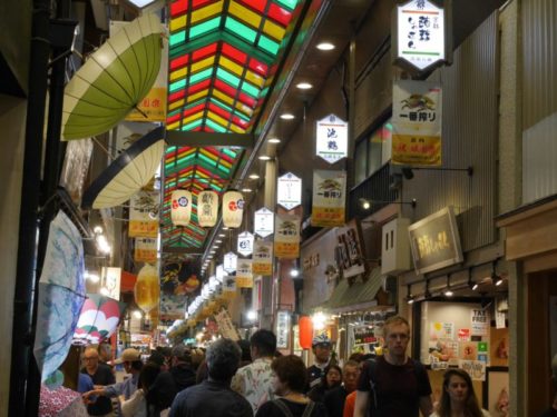 錦市場について おすすめランチや夜の見どころ紹介